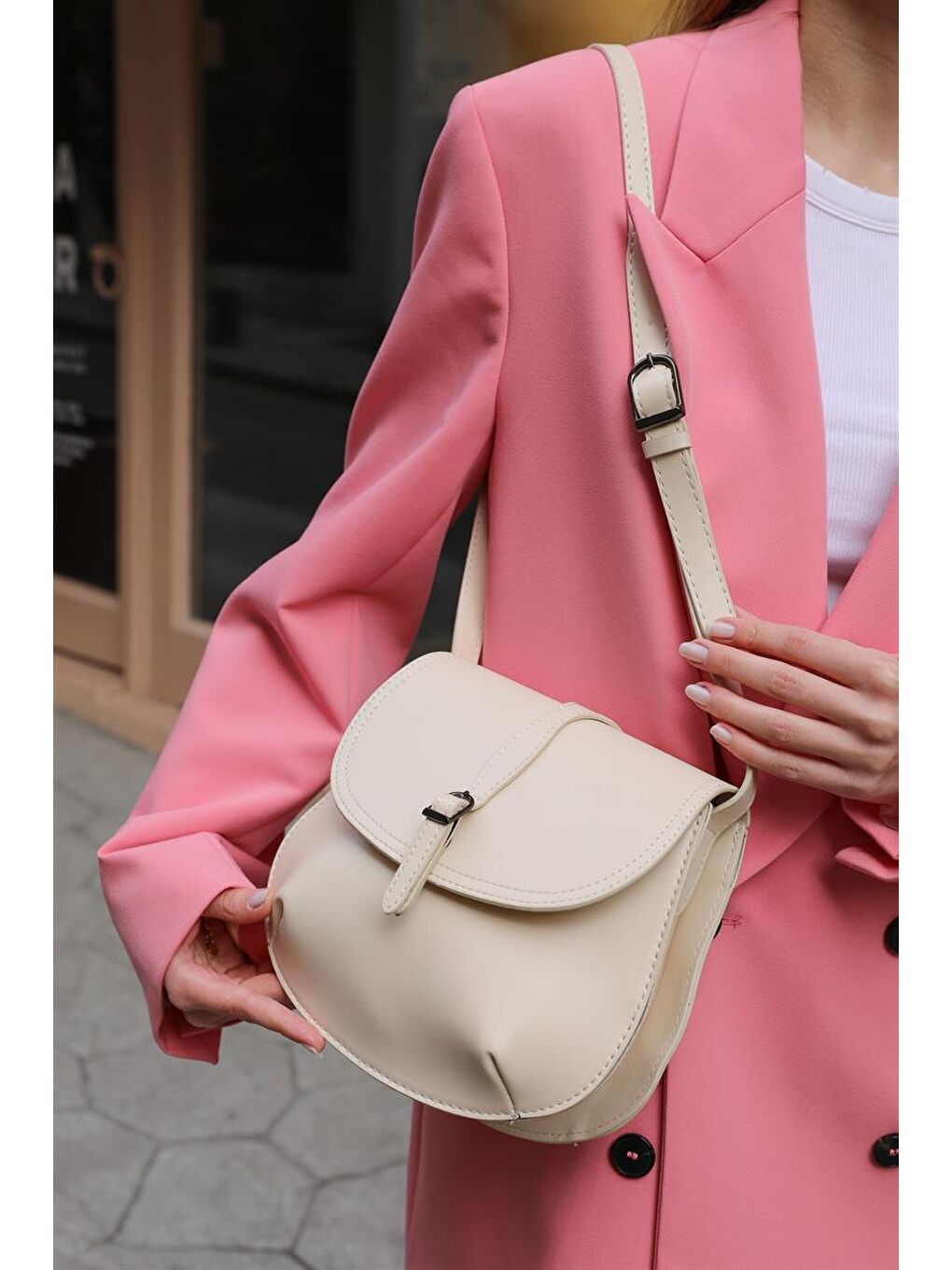 Toka Kapaklı Omuz Askılı Çanta Bej-2