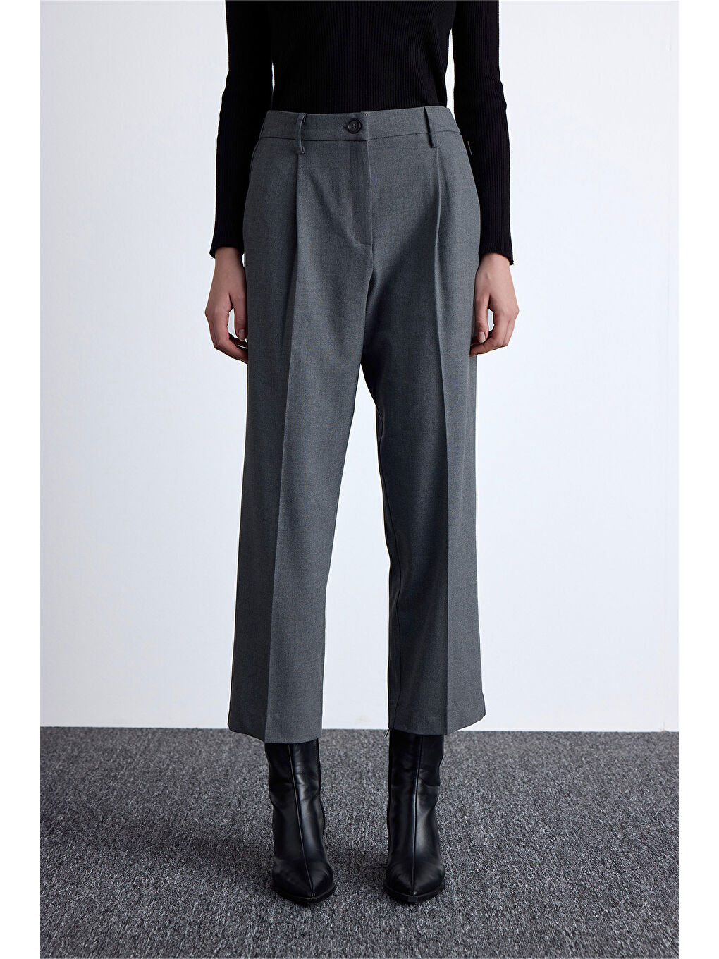 Klasik Kesim Pile Detaylı Pantolon Gri-2