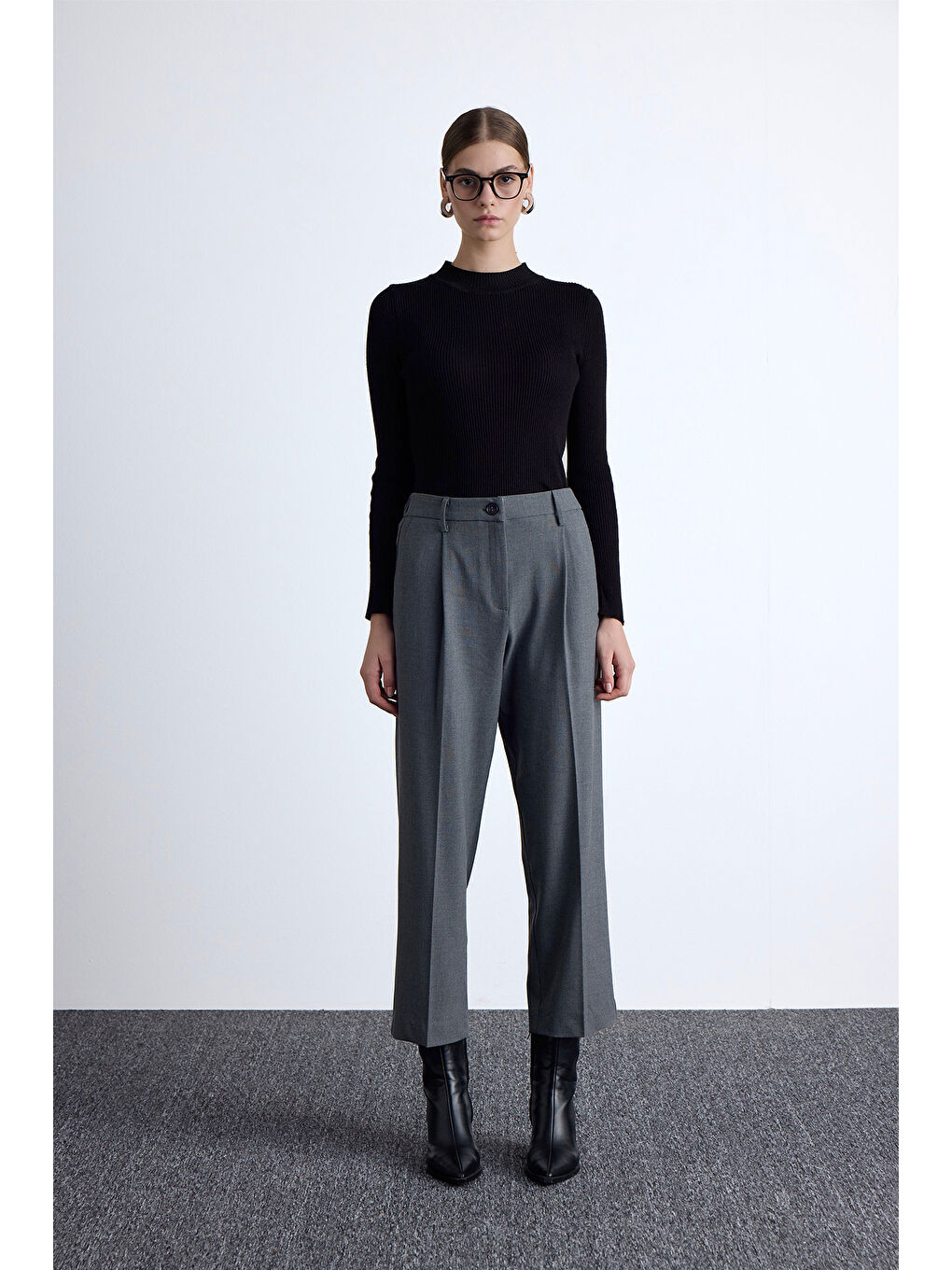 Klasik Kesim Pile Detaylı Pantolon Gri-3