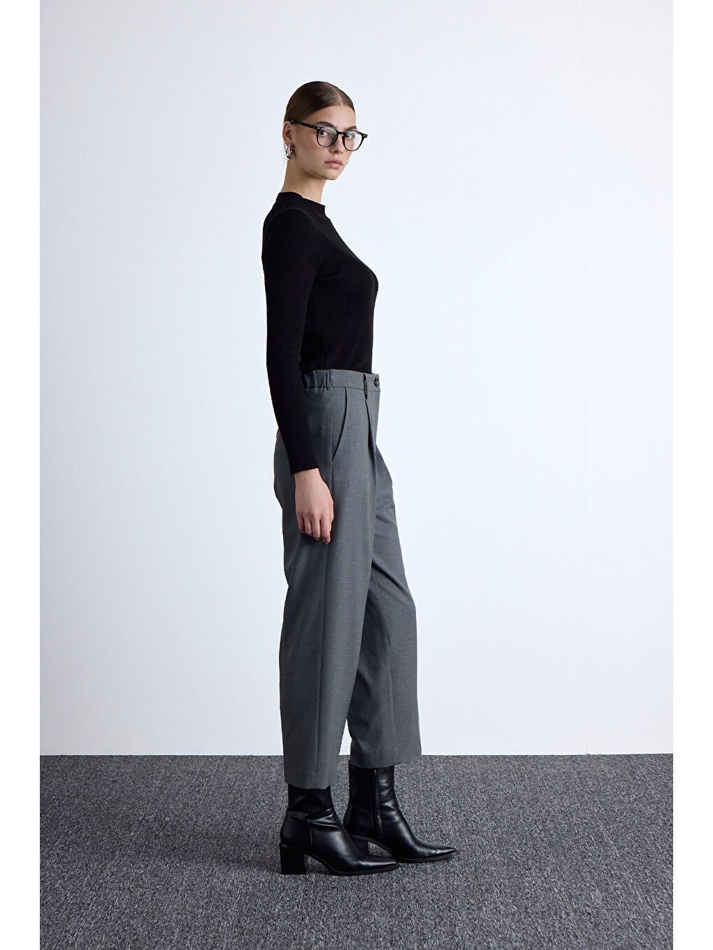 Klasik Kesim Pile Detaylı Pantolon Gri-4