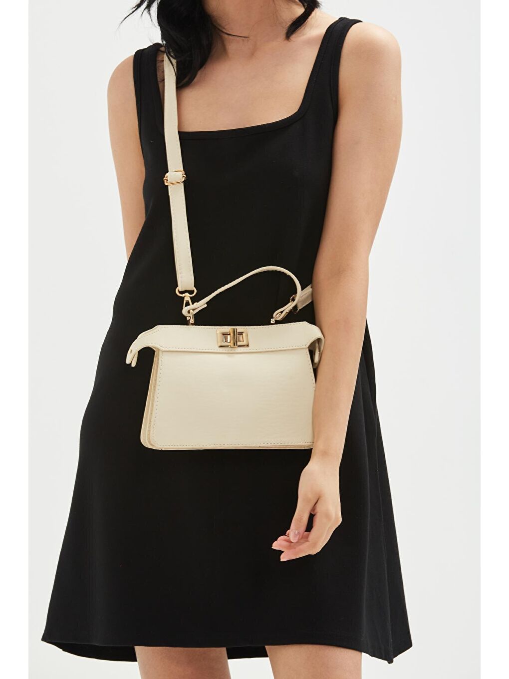 Ekru Uzun Askılı Özel Kilit Sistemli Heleni Kadın Çapraz Çanta Krem