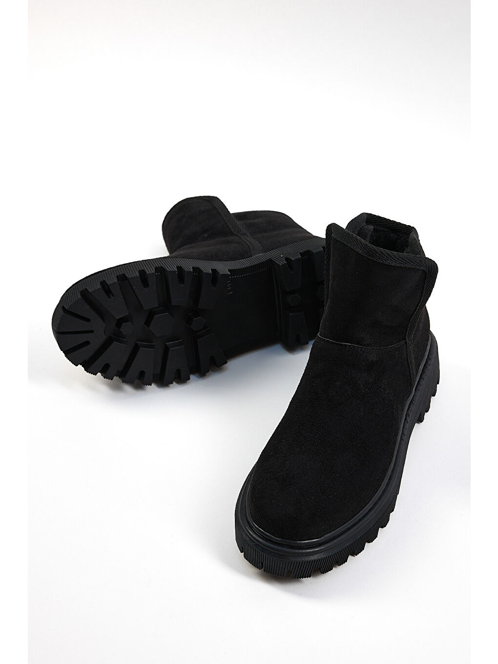 Kadın Siyah Süet Rahat Kalıp Kalın Taban İçi Kürklü Bot-1