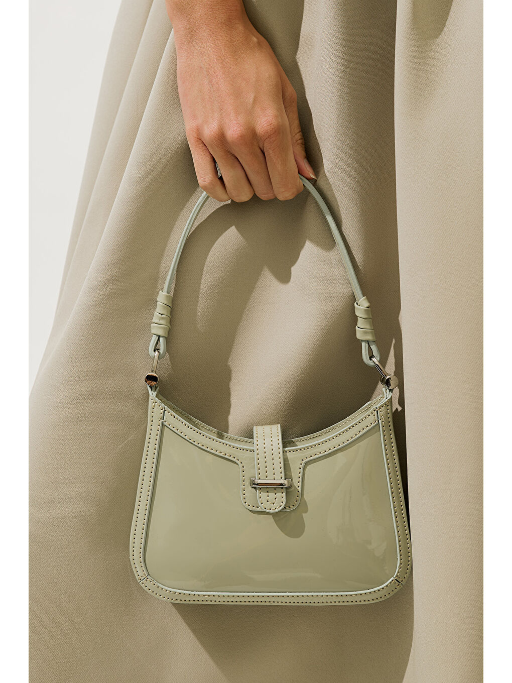 Yeşil Rugan Tokalı Omuz Çantası Çağla-1