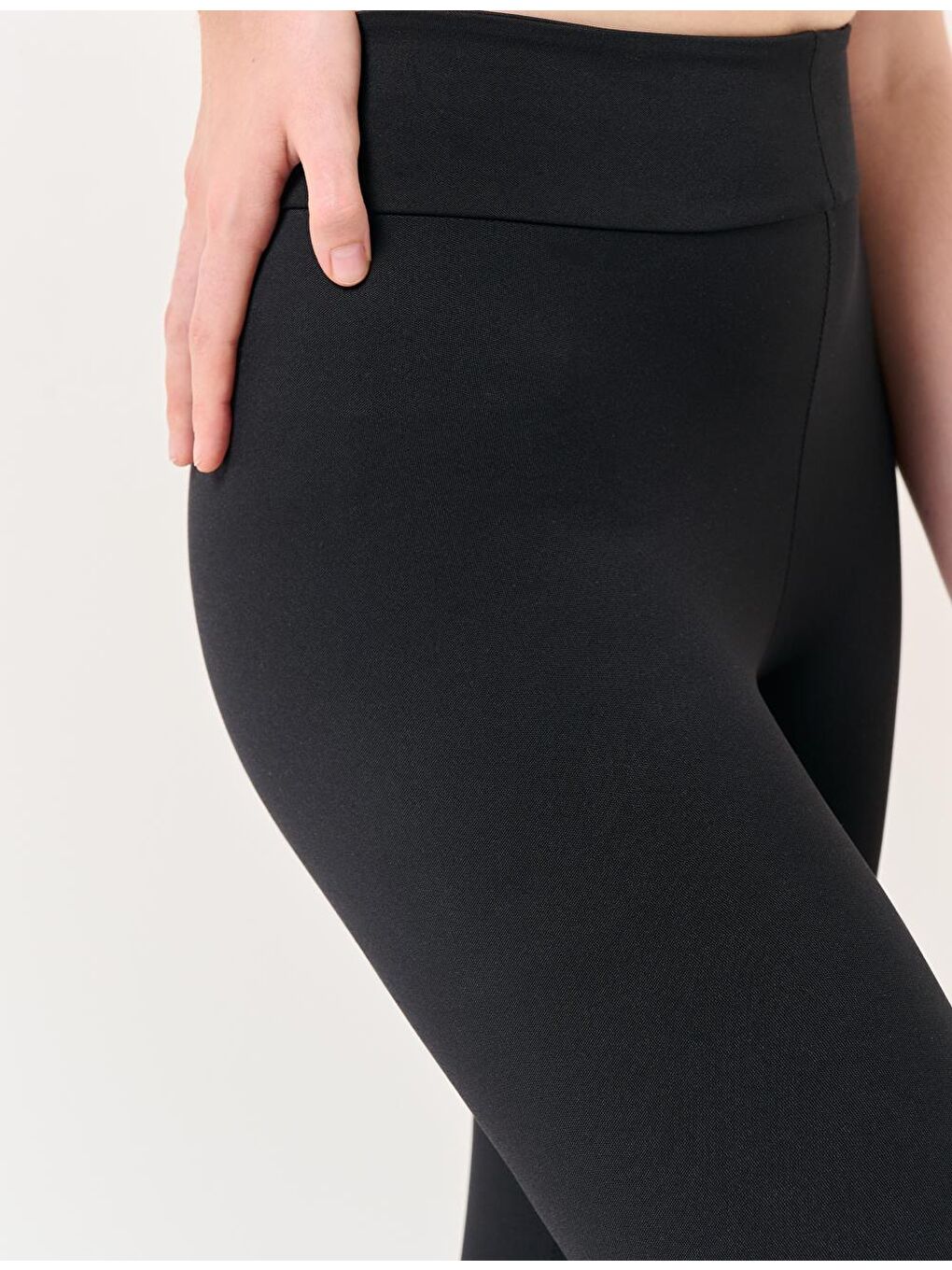 Siyah Dar Kesim Yüksek Bel Dar Paça Basic Örme Tayt-4