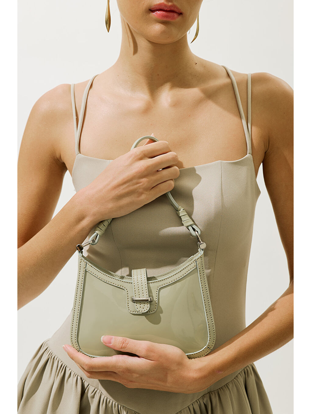 Yeşil Rugan Tokalı Omuz Çantası Çağla-3