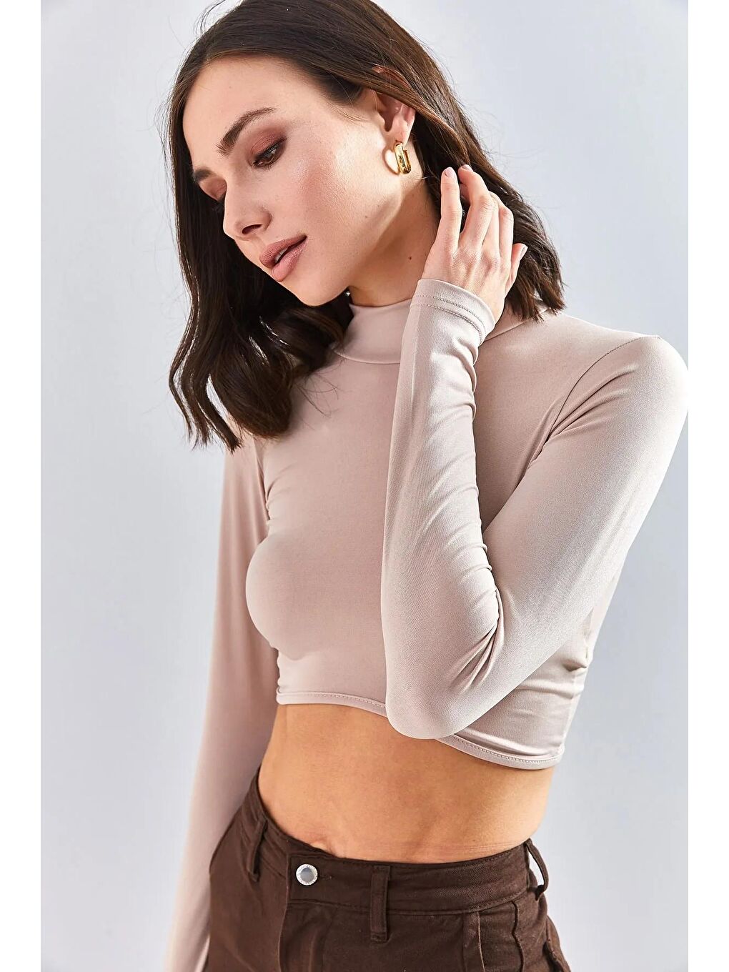 Bej Kadın Yarım Balıkçı Yaka Biyeli Uzun Kol Bluz-1