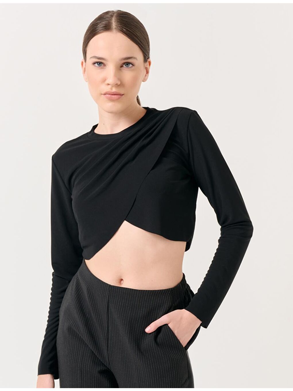 Siyah Bisiklet Yaka Uzun Kollu Crop Bluz