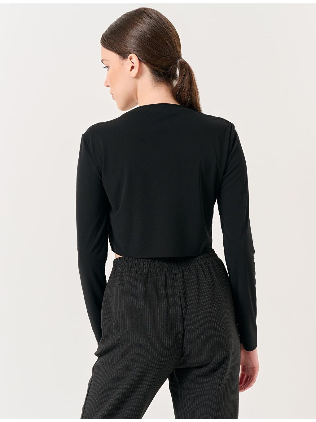 Siyah Bisiklet Yaka Uzun Kollu Crop Bluz-4