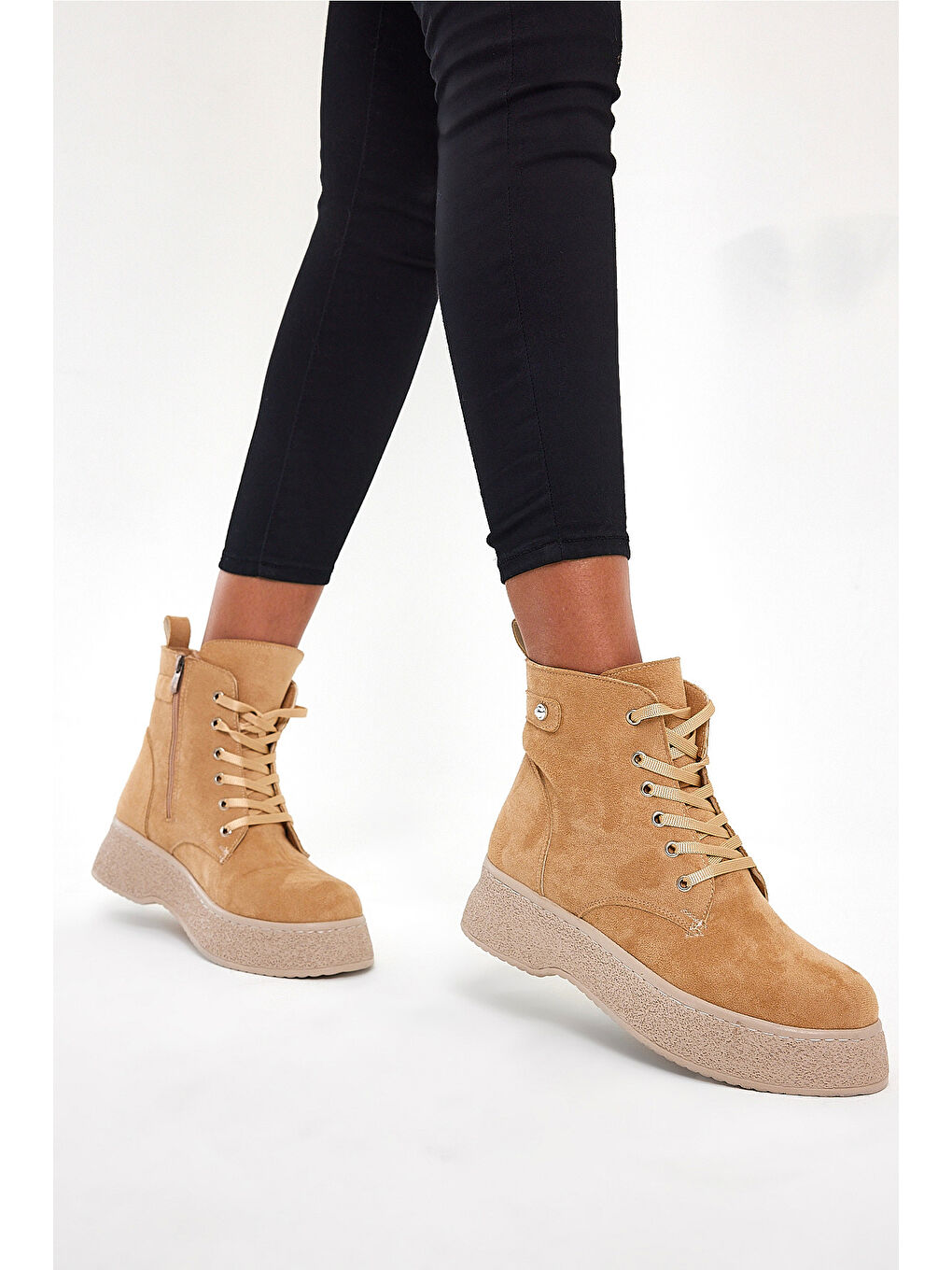Bej Kadın Nude Süet Yüksek Poli Taban Bağcıklı Süet Bot-1