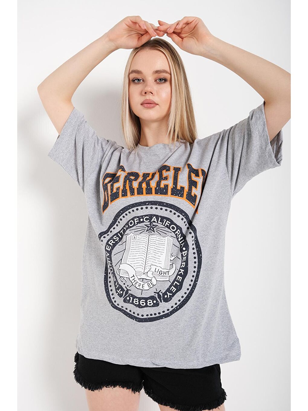 Gri Kadın Oversize Berkeley Baskılı Tişört-2