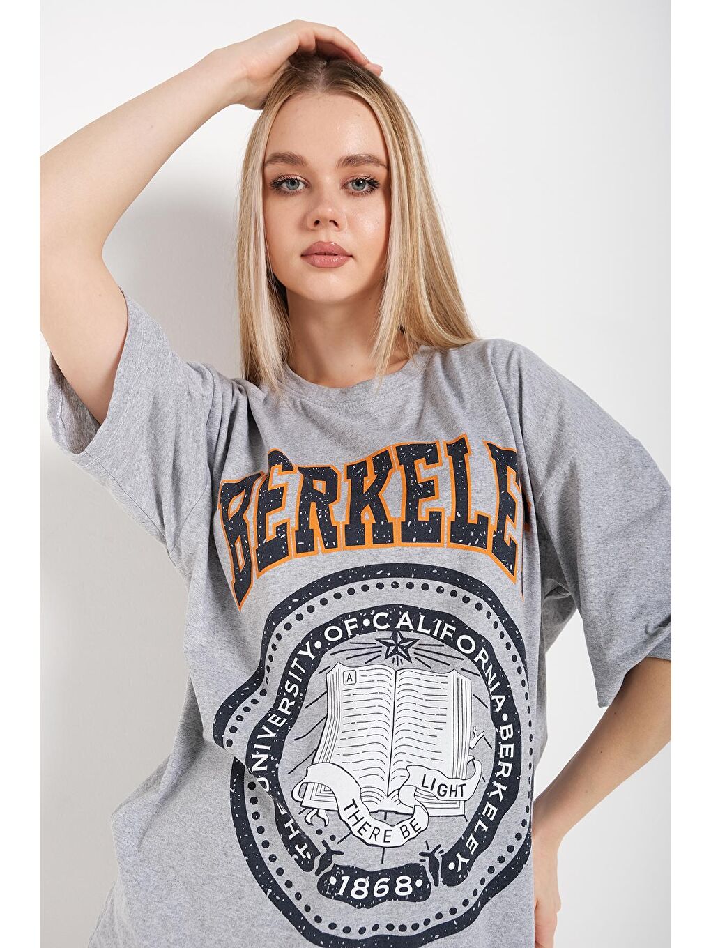 Gri Kadın Oversize Berkeley Baskılı Tişört-3