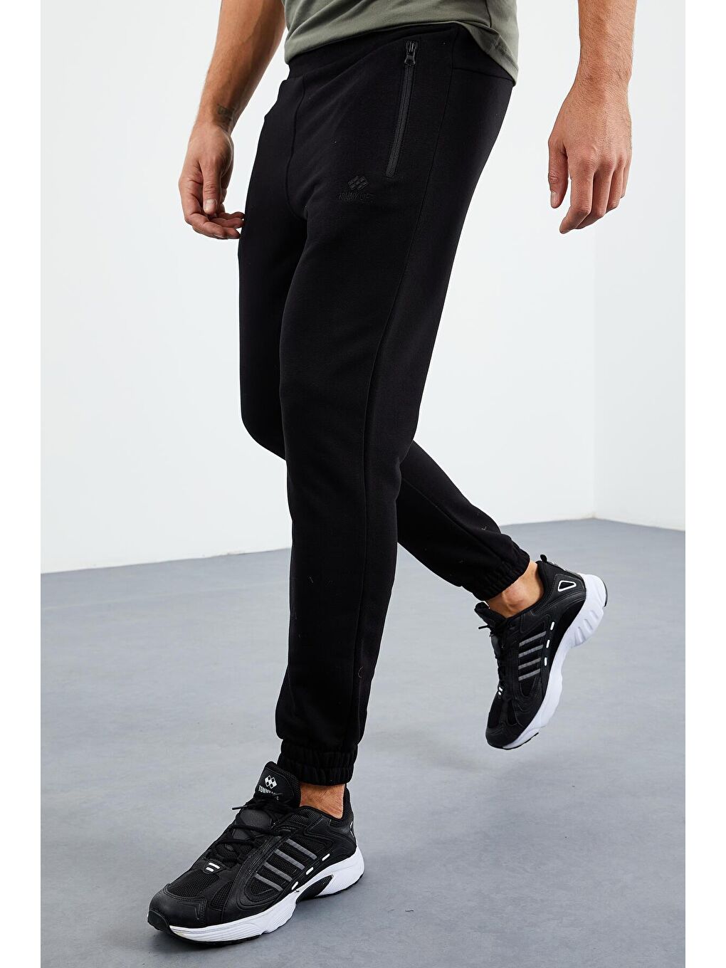 Siyah Fermuar Cepli Lastik Paça Rahat Form Erkek Eşofman Alt - 84856-1