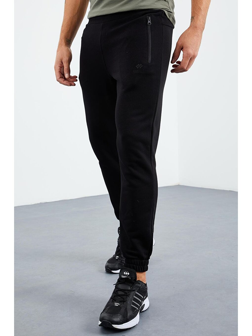 Siyah Fermuar Cepli Lastik Paça Rahat Form Erkek Eşofman Alt - 84856-3