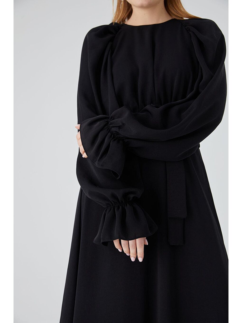 Kolu Büzgülü Kuşaklı Abiye Elbise Siyah-3