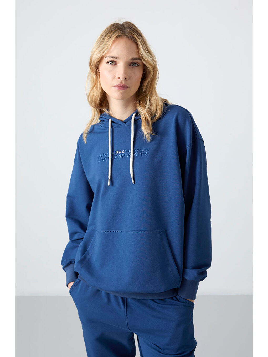 Mavi Parlament Kapüşonlu Kanguru Cep Oversize Lastik Paça Kadın Eşofman Takımı   95288-2