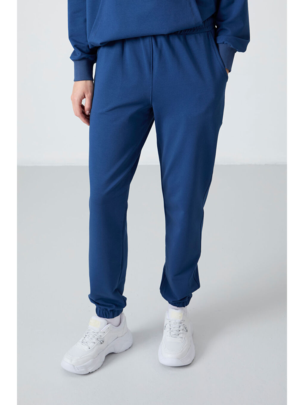 Mavi Parlament Kapüşonlu Kanguru Cep Oversize Lastik Paça Kadın Eşofman Takımı   95288-6