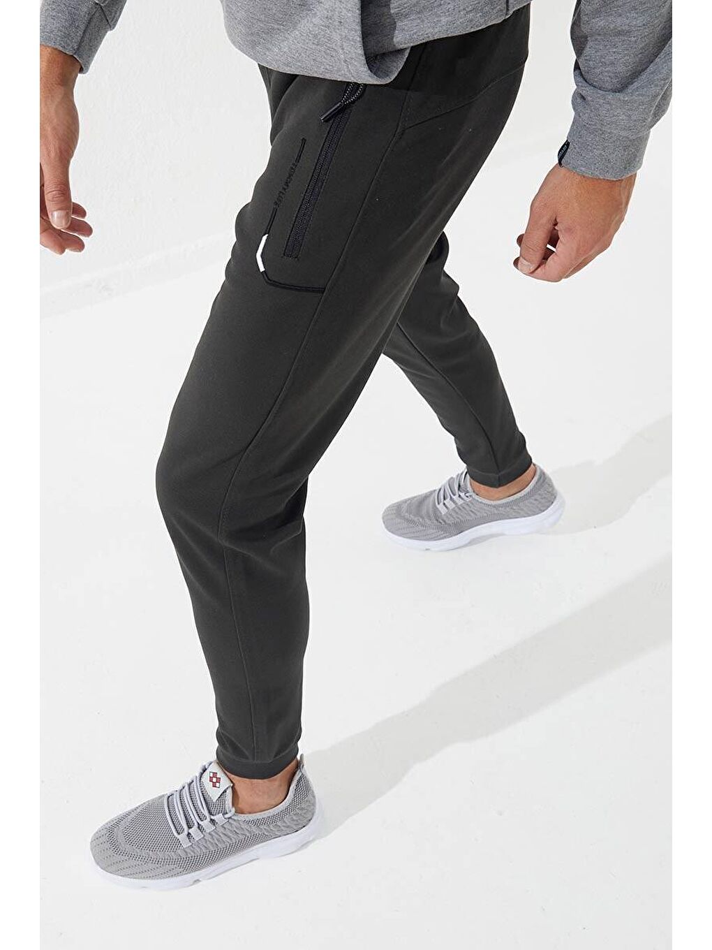 Haki Fermuar Cepli Nakış Detaylı Dar Kalıp Jogger Erkek Eşofman Alt - 84782