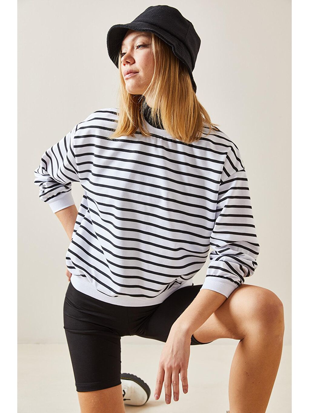 Beyaz Bisiklet Yaka Çizgili Sweatshirt 4KXK8-47641-01