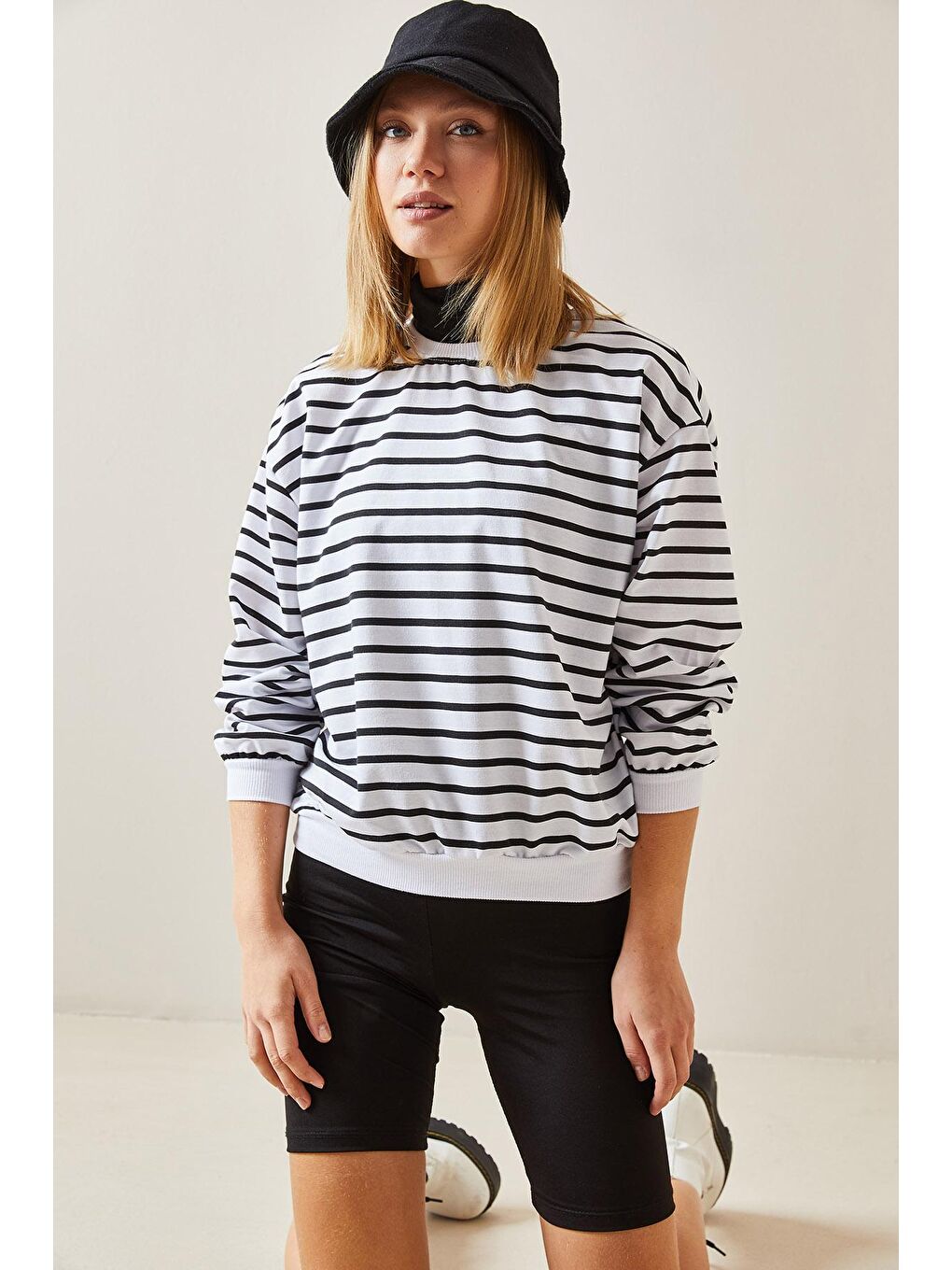 Beyaz Bisiklet Yaka Çizgili Sweatshirt 4KXK8-47641-01-3