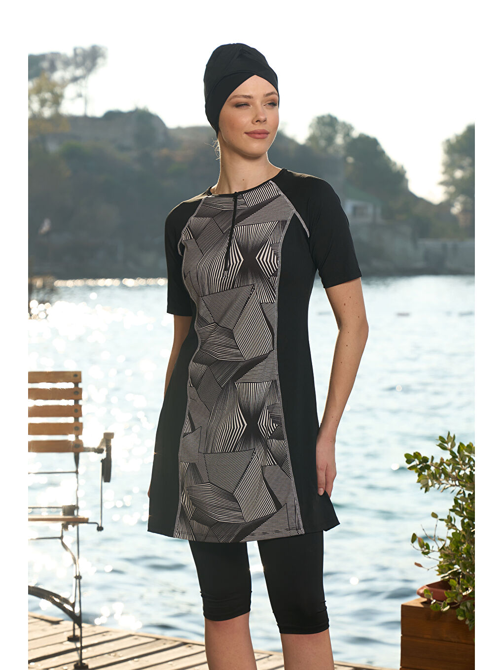 Kısa Kollu Yarı Kapalı Mayo 24823 Siyah