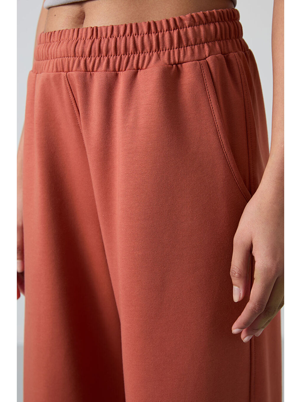 Kahverengi Kiremit Yüksek Bel Cepli Rahat Form Geniş Paça Kadın Eşofman Alt - 94567-4
