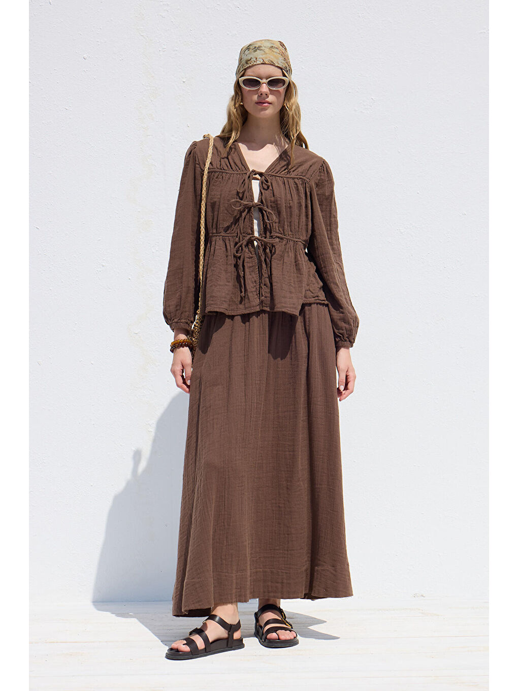 Bağlama Detaylı Müslin Bluz Kahverengi-6