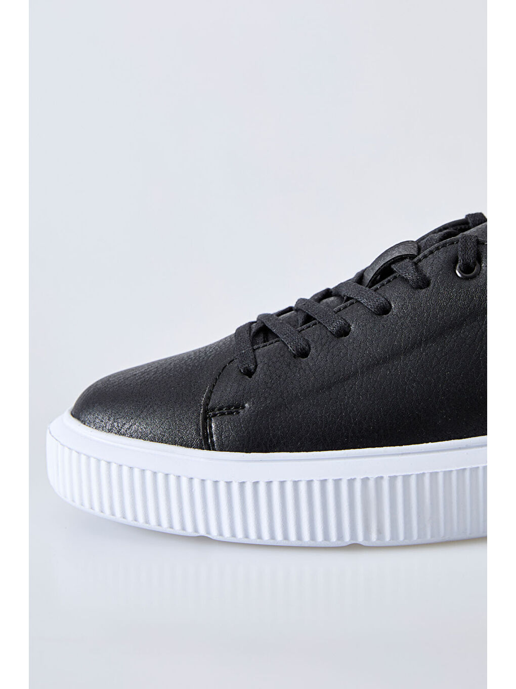 Siyah-Beyaz Bağcıklı Delikli Suni Deri Erkek Spor Ayakkabı - 89129-8