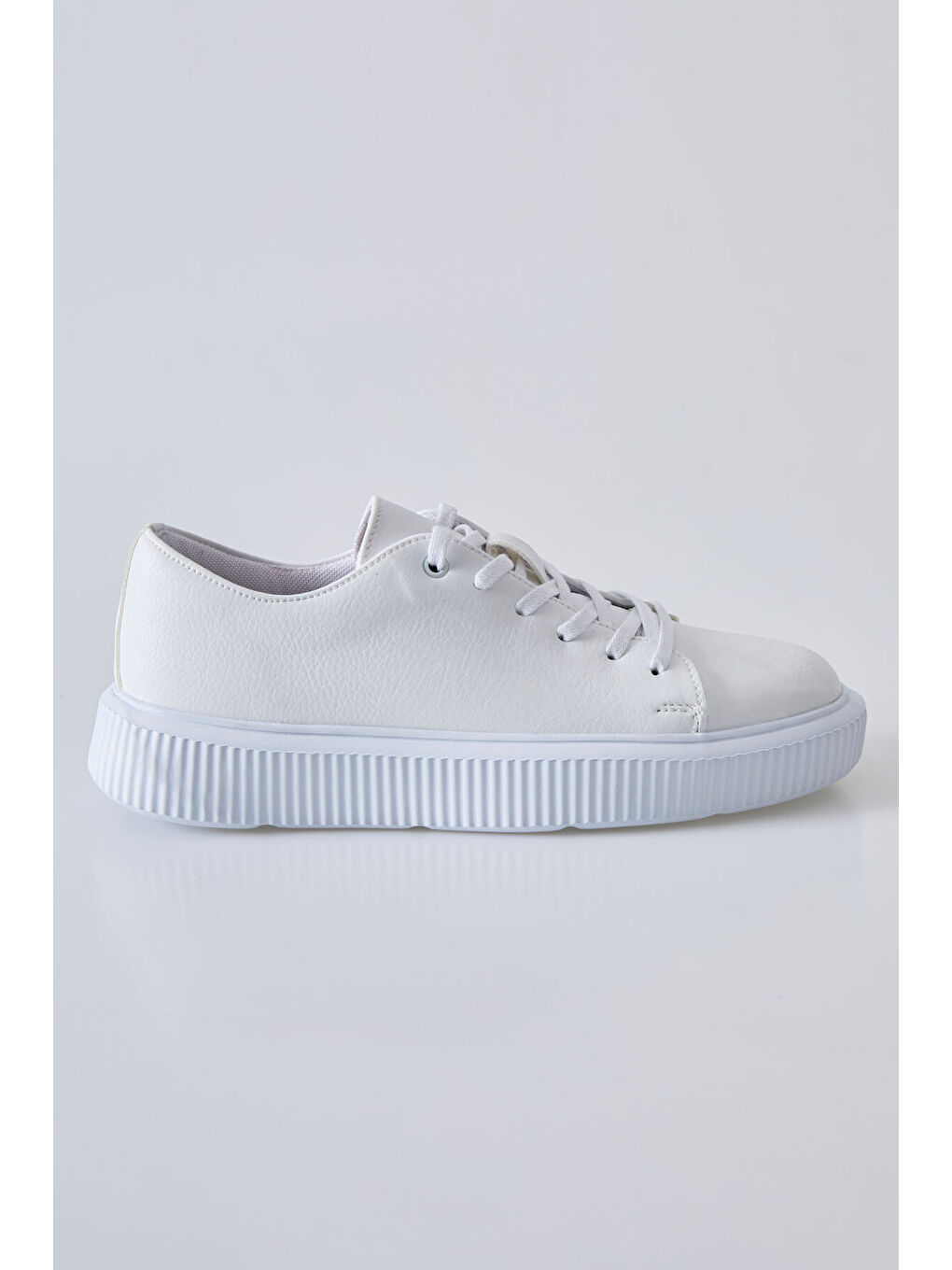 Beyaz Bağcıklı Delikli Suni Deri Erkek Spor Ayakkabı - 89129