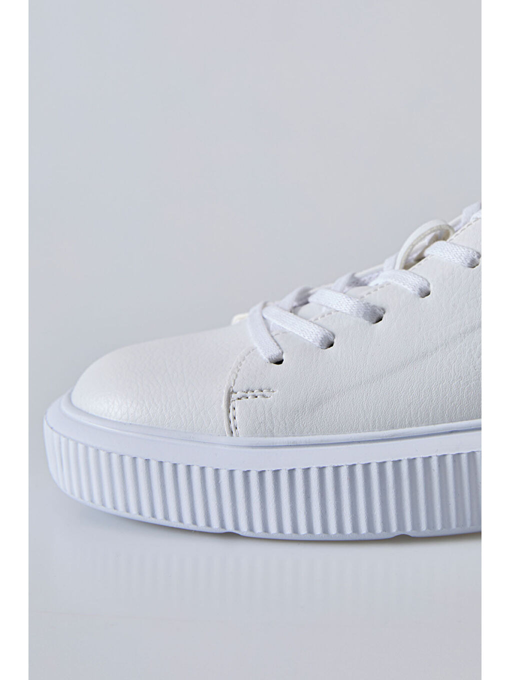 Beyaz Bağcıklı Delikli Suni Deri Erkek Spor Ayakkabı - 89129-6