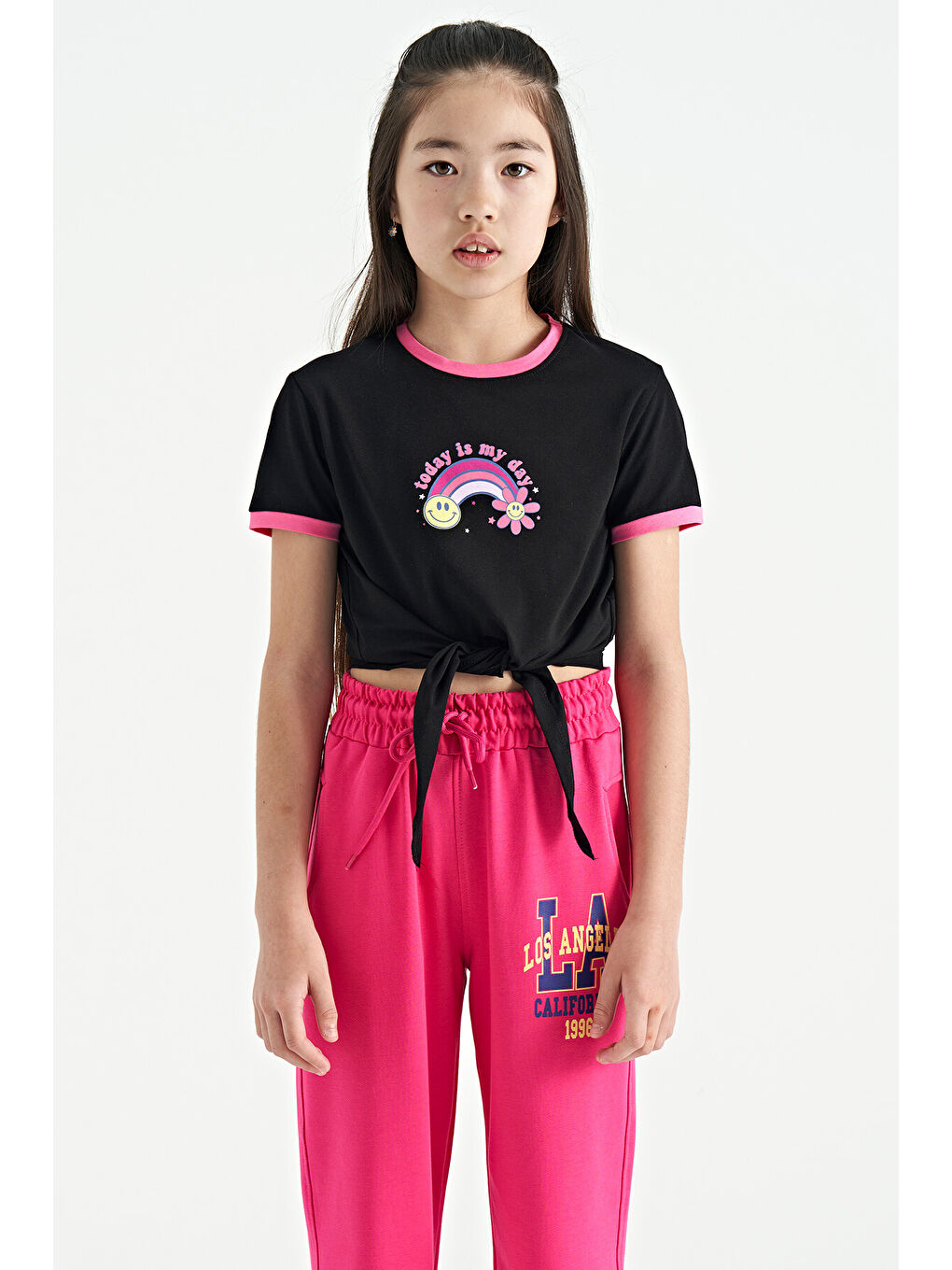 Siyah Baskı Detaylı O Yaka Çok Renkli Bağlama Detaylı Kız Çocuk Tişört - 75113