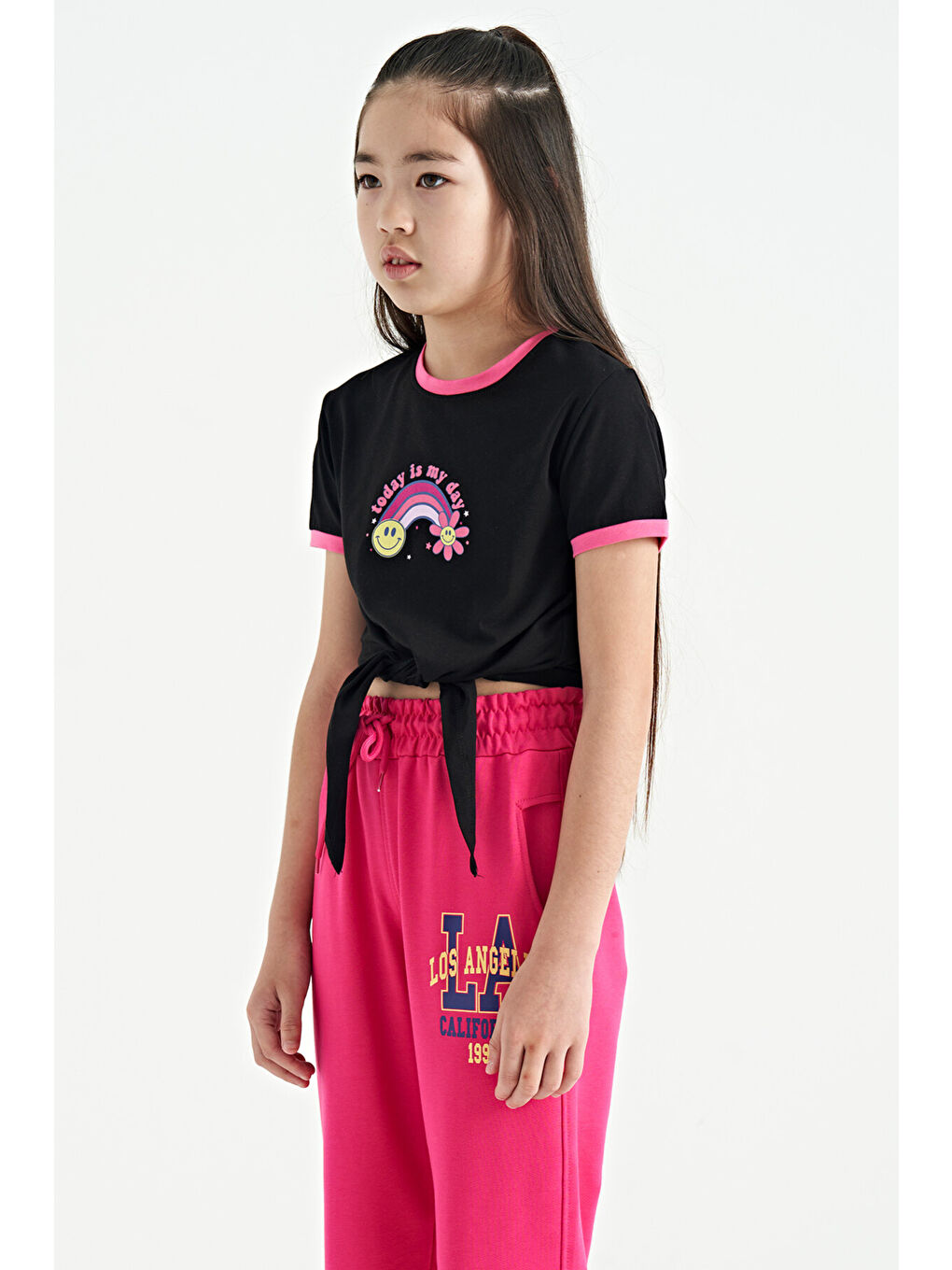 Siyah Baskı Detaylı O Yaka Çok Renkli Bağlama Detaylı Kız Çocuk Tişört - 75113-2