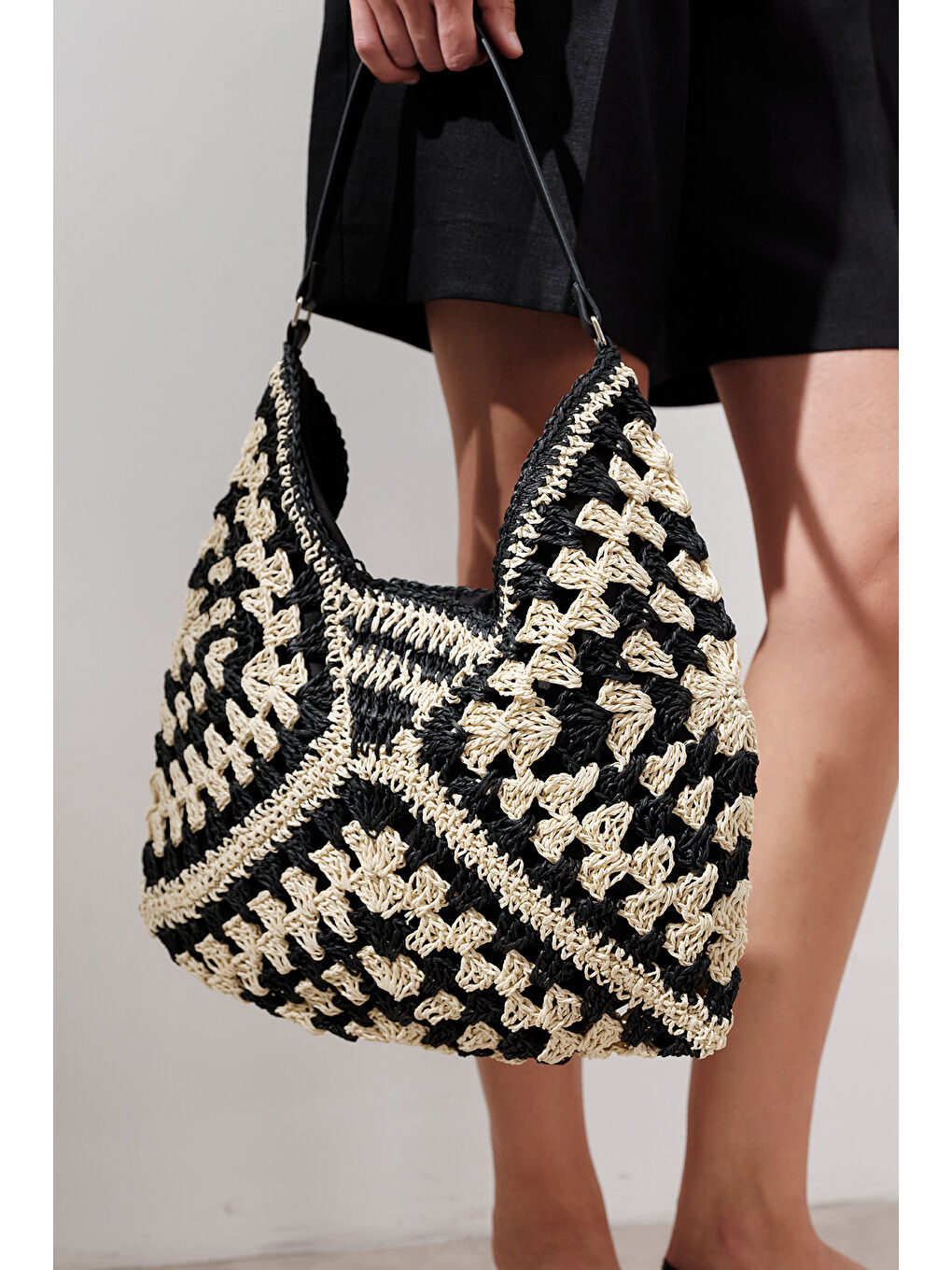 Desenli Hasır Kol Çantası Siyah-2