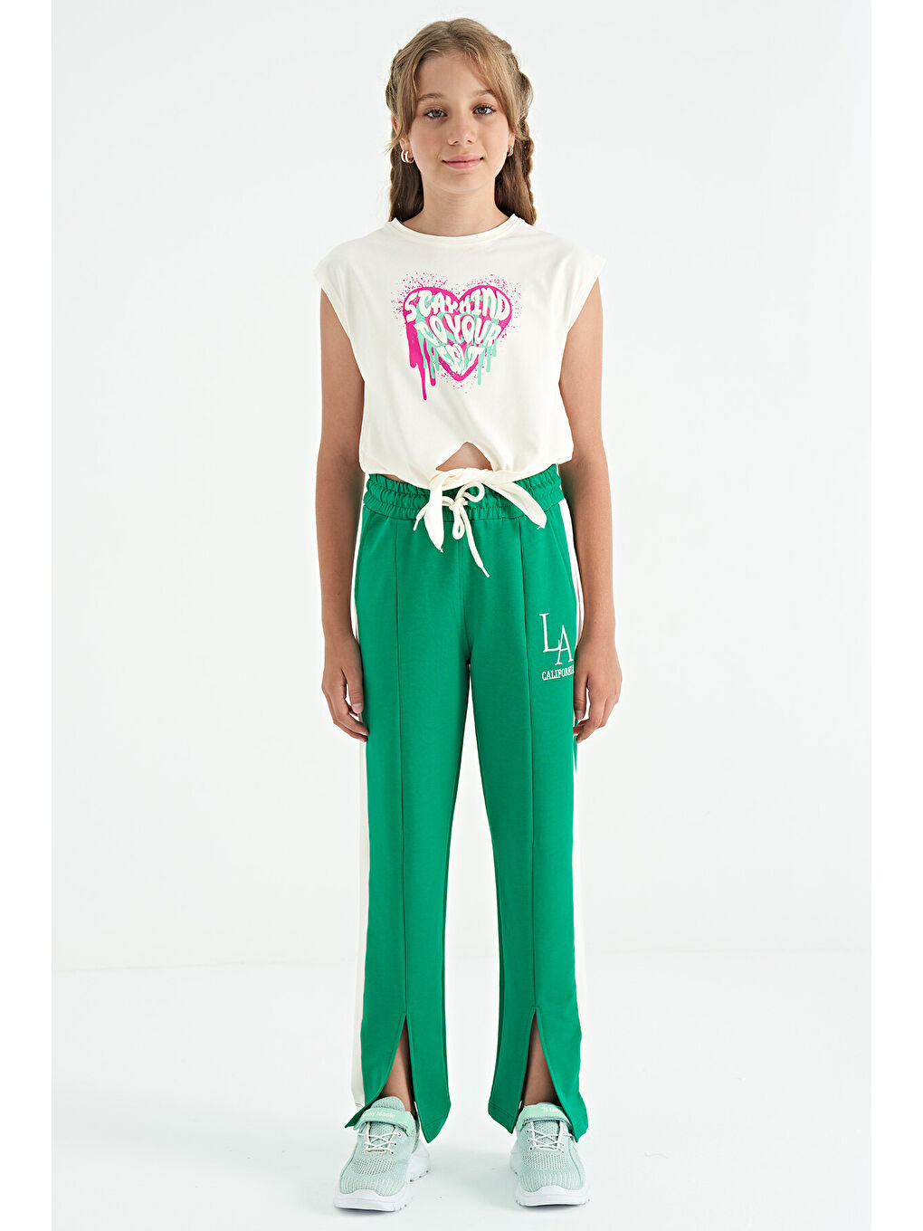 Ekru Kalp Baskılı Ön Düğüm Detaylı Rahat Form Kız Çocuk Tişört - 75114-1