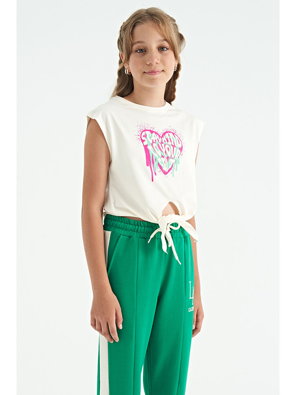 Ekru Kalp Baskılı Ön Düğüm Detaylı Rahat Form Kız Çocuk Tişört - 75114-3