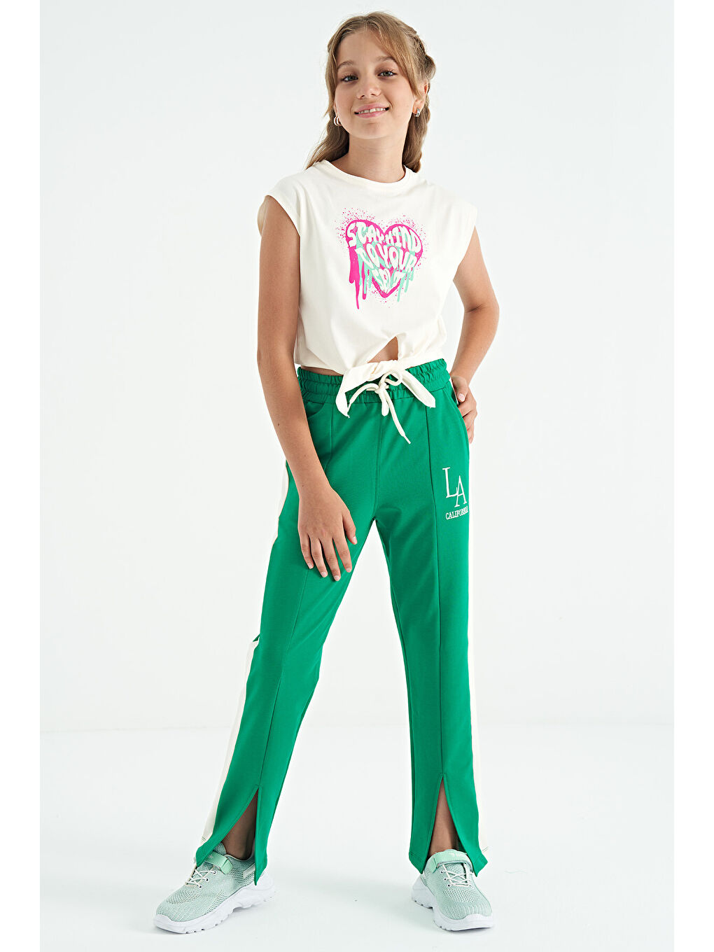 Ekru Kalp Baskılı Ön Düğüm Detaylı Rahat Form Kız Çocuk Tişört - 75114-4