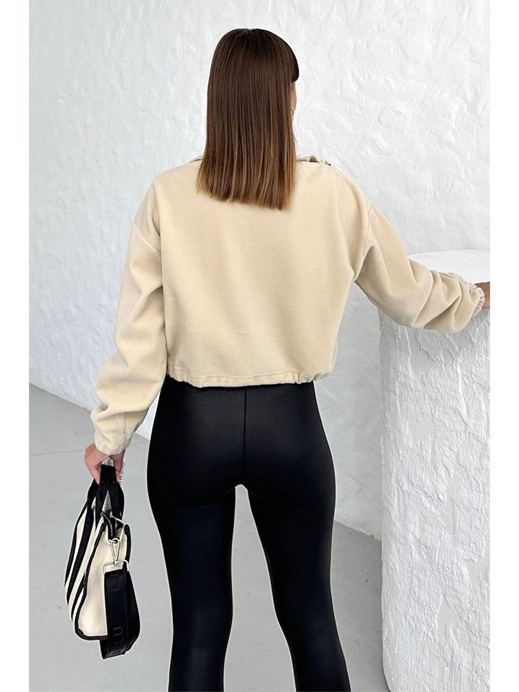 Kadın Bej Oversize Beli Lastik Detaylı Polar Kemer Boy Hırka-5