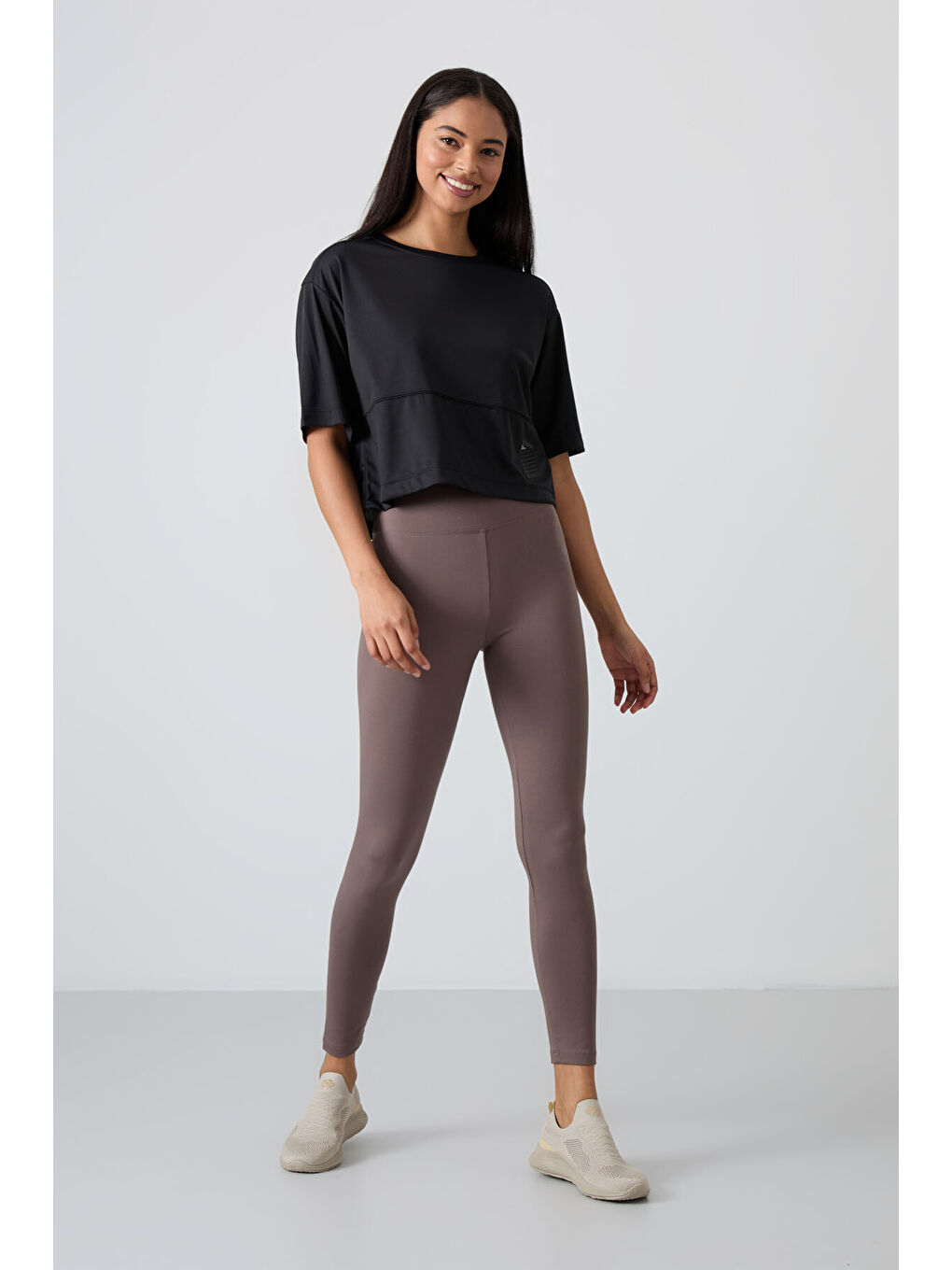 Siyah Nefes Alan Dokulu İnce Oversize Fit Performans Kadın Tişört - 97284-2