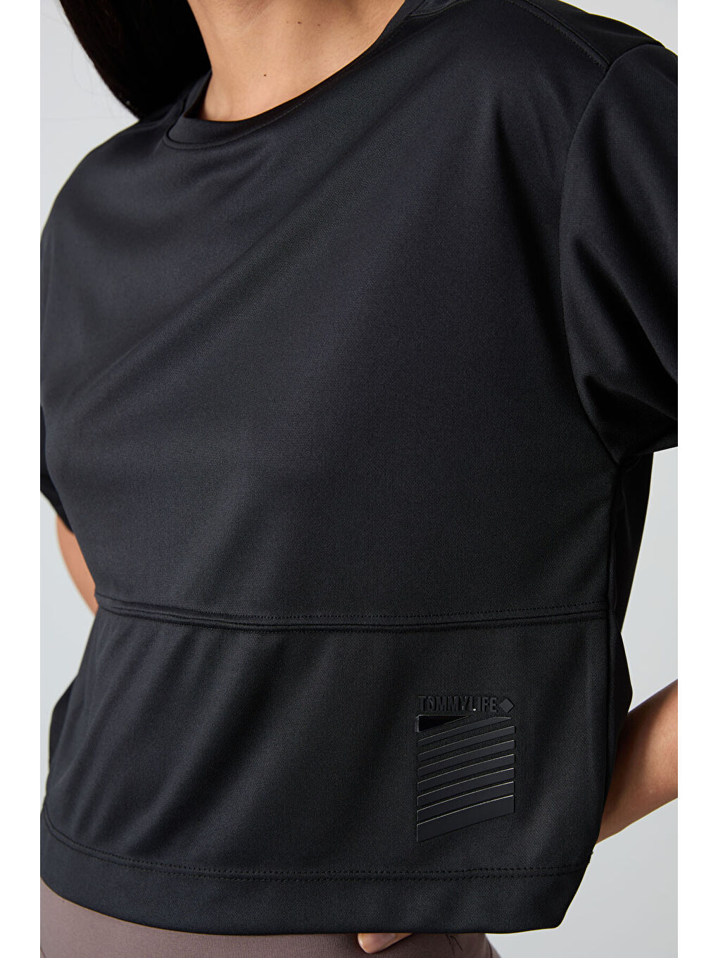 Siyah Nefes Alan Dokulu İnce Oversize Fit Performans Kadın Tişört - 97284-4