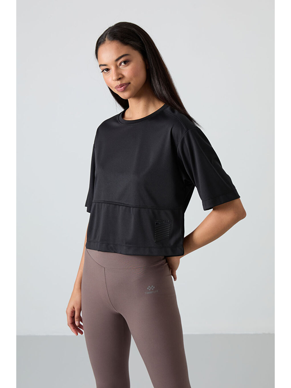 Siyah Nefes Alan Dokulu İnce Oversize Fit Performans Kadın Tişört - 97284-8