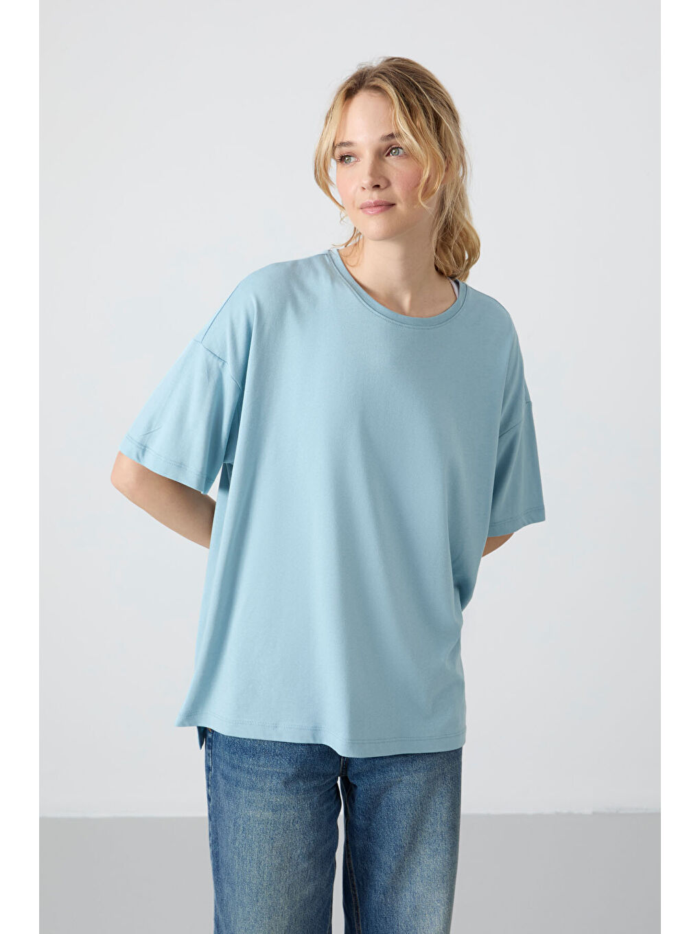 Açık Mavi Penye Modal Yumuşak Tuşeli Oversize Fit Basic Kadın Tişört- 97285-6