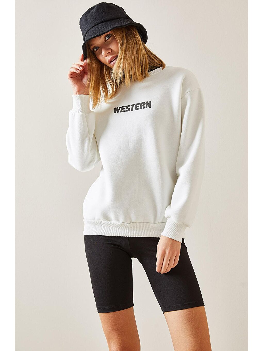 Beyaz Arkası Nakışlı Bisiklet Yaka Sweatshirt 4KXK8-47640-01-1