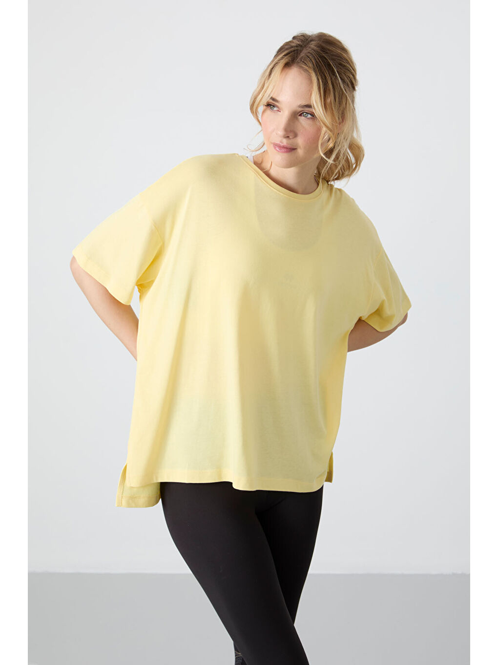 Sarı Penye Modal Yumuşak Tuşeli Oversize Fit Basic Kadın Tişört- 97285