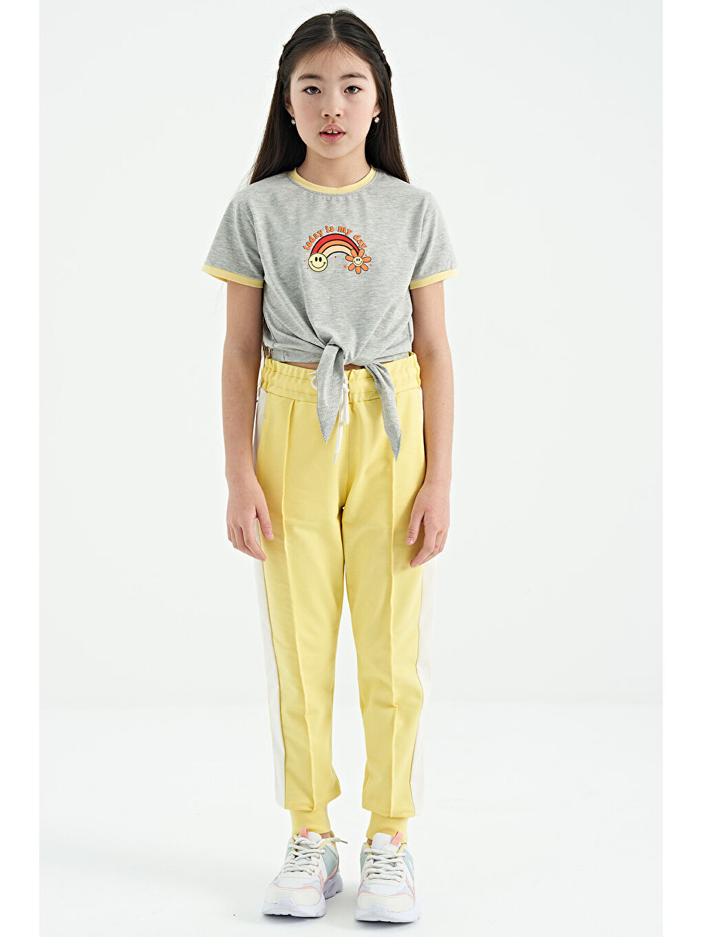 Gri Melanj Baskı Detaylı O Yaka Çok Renkli Bağlama Detaylı Kız Çocuk Tişört - 75113-6