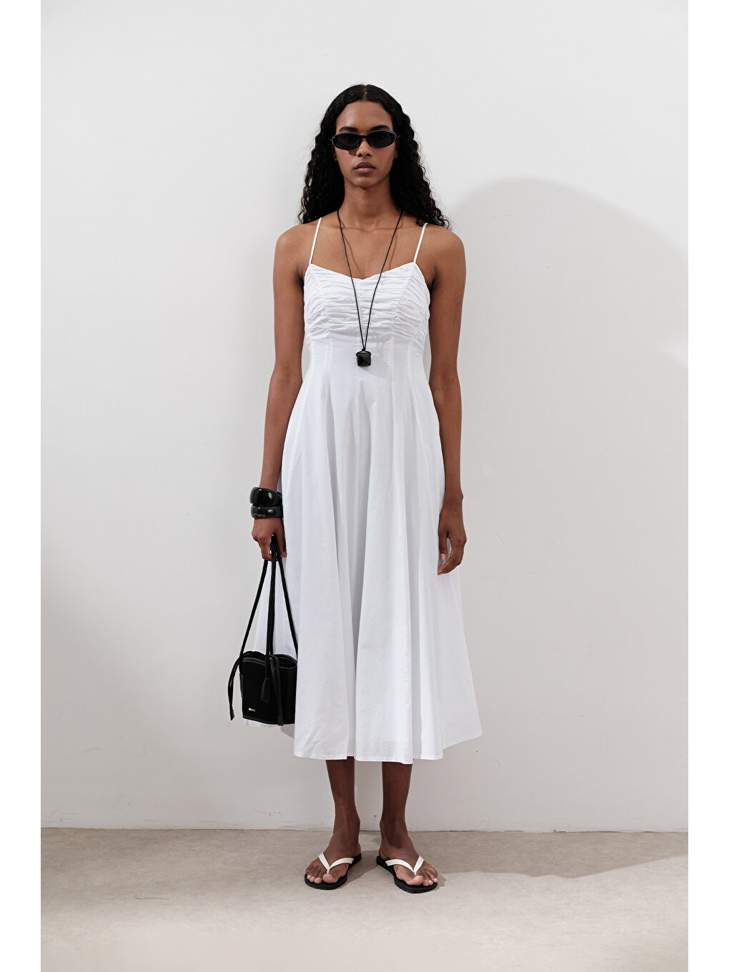 Büzgü Detaylı Askılı Elbise Ekru-2