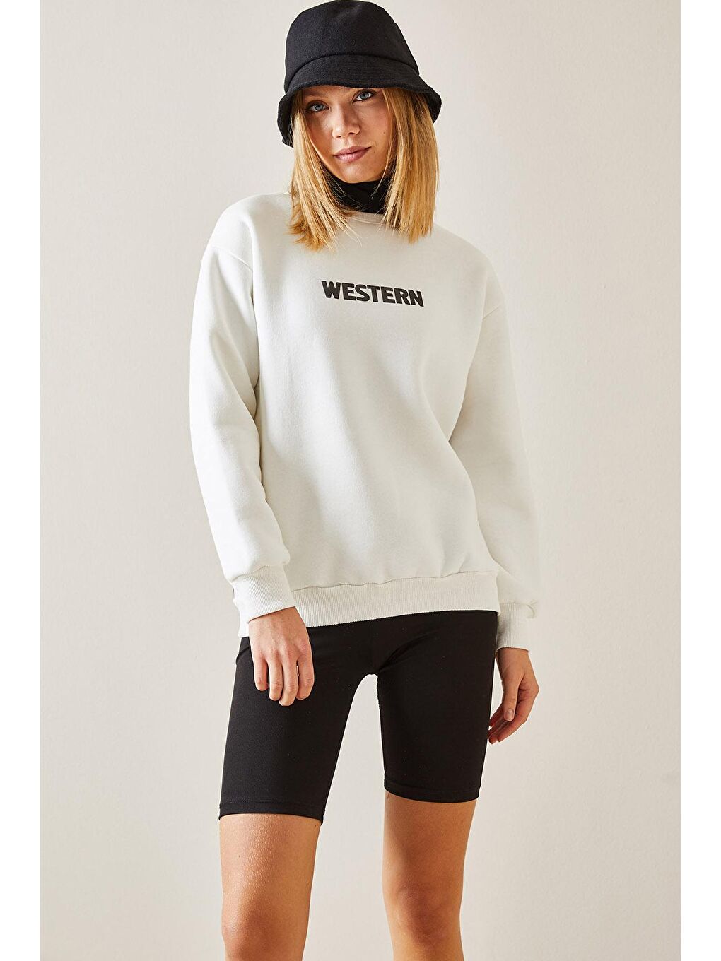 Beyaz Arkası Nakışlı Bisiklet Yaka Sweatshirt 4KXK8-47640-01-4