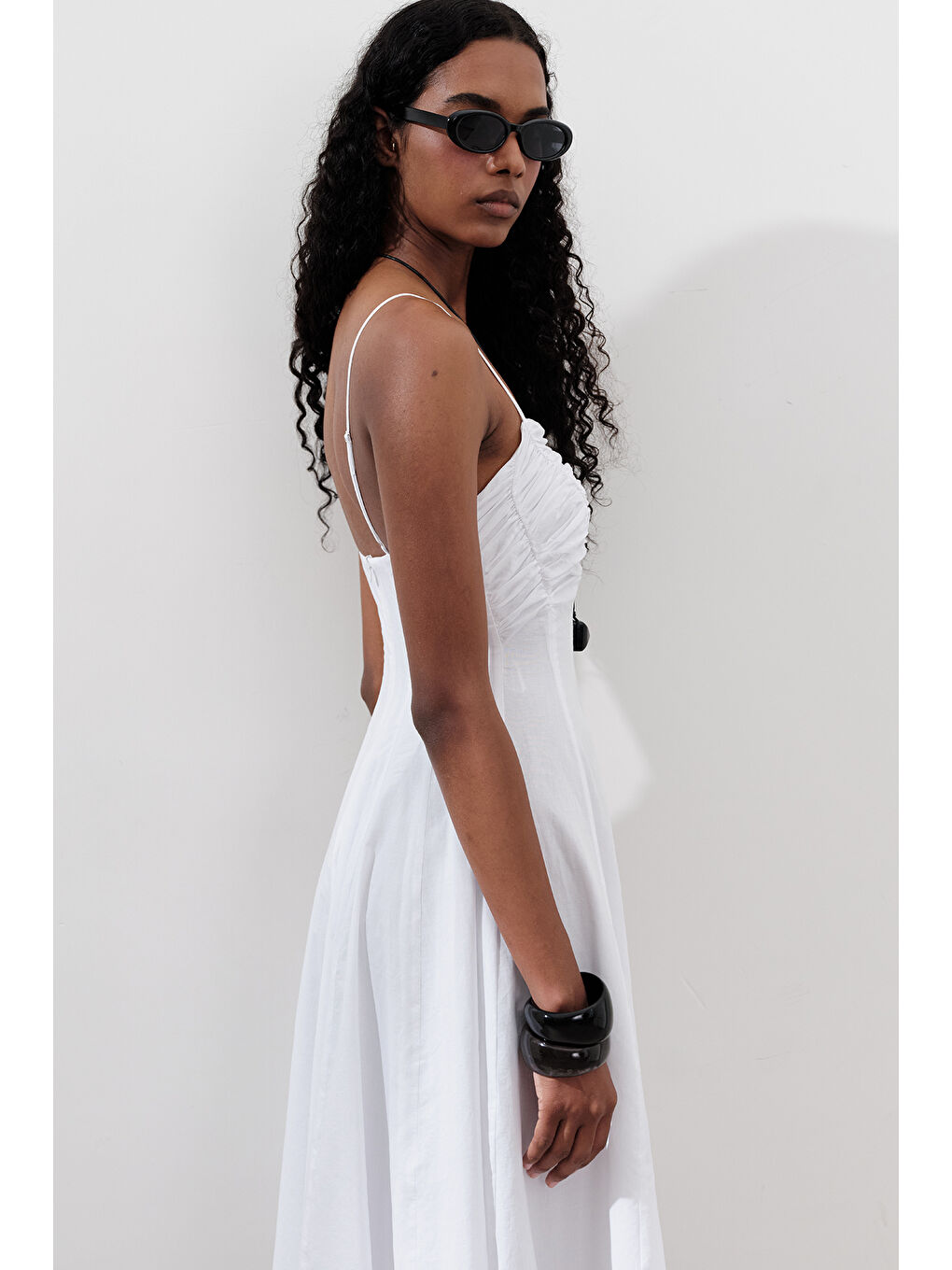 Büzgü Detaylı Askılı Elbise Ekru-4