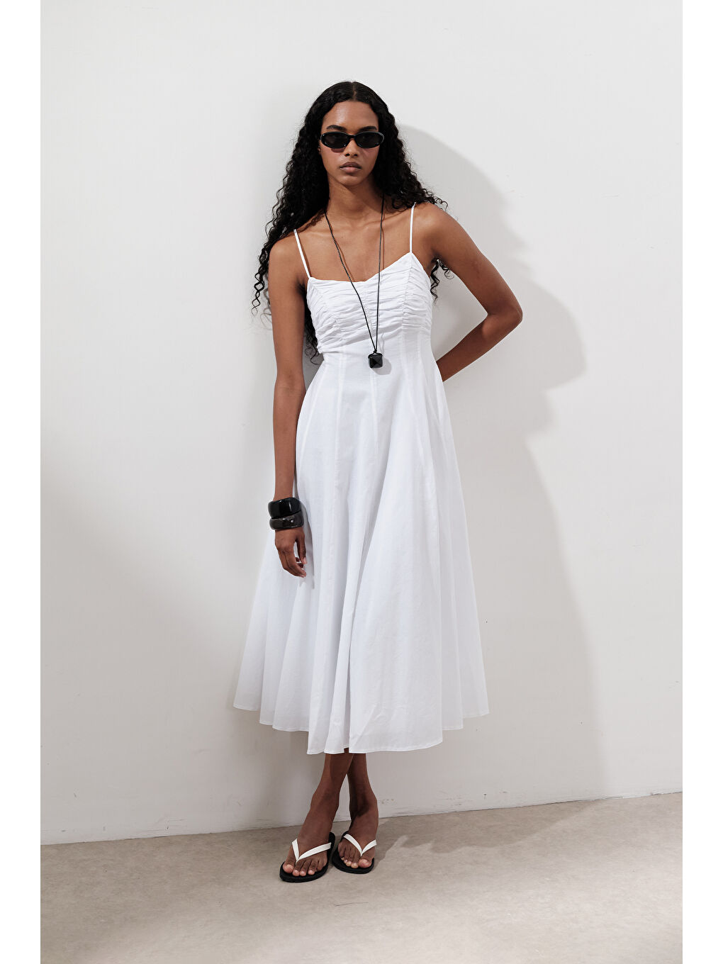 Büzgü Detaylı Askılı Elbise Ekru-5