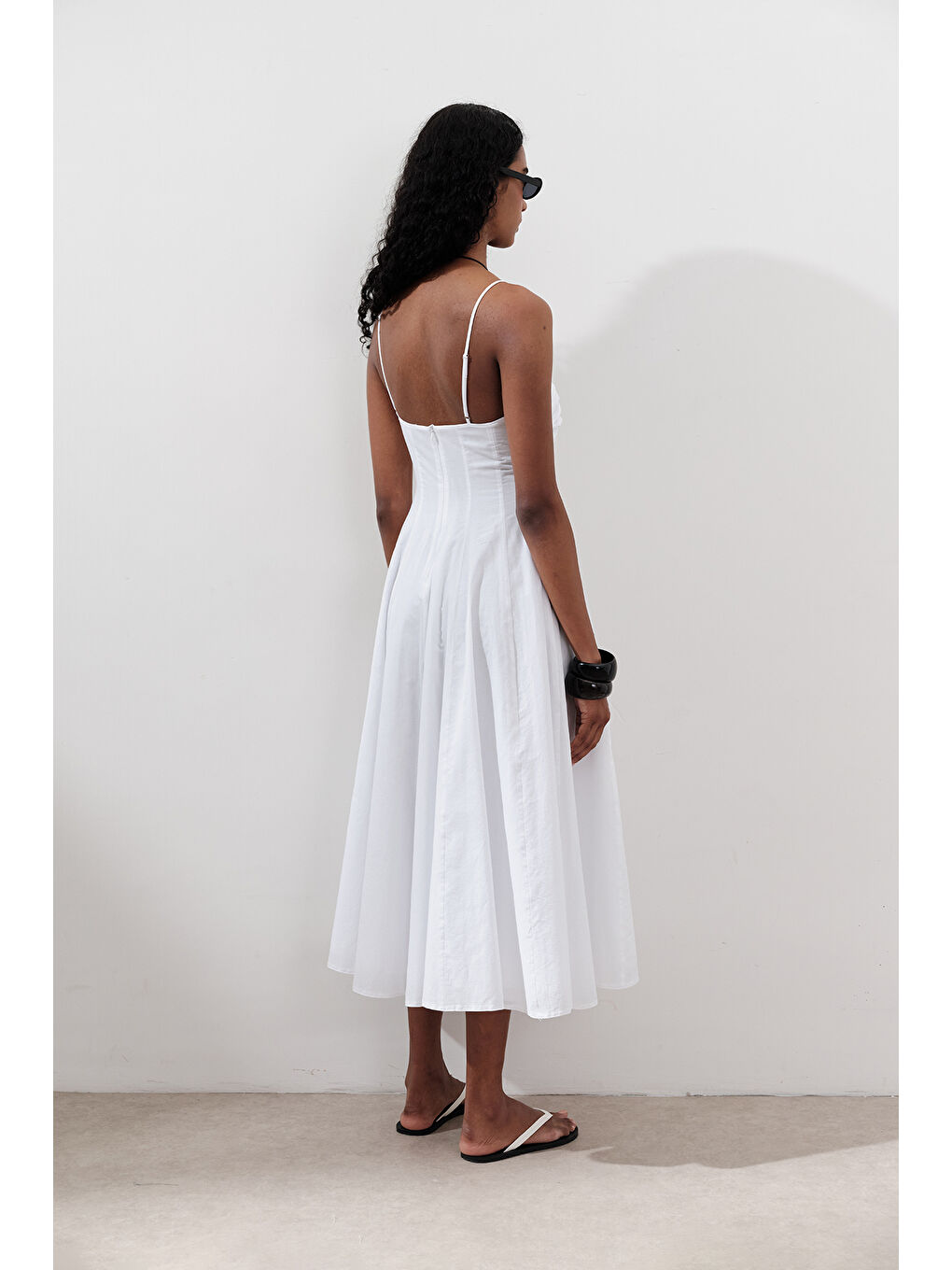 Büzgü Detaylı Askılı Elbise Ekru-6