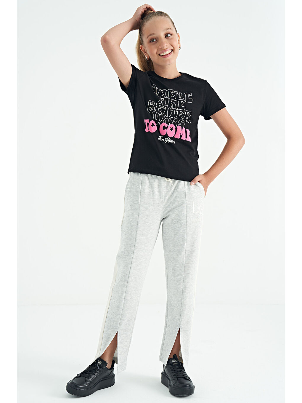 Siyah O Yaka Yazı Baskılı Rahat Form Kısa Kollu Cropped Kız Çocuk Tişört - 75118-5