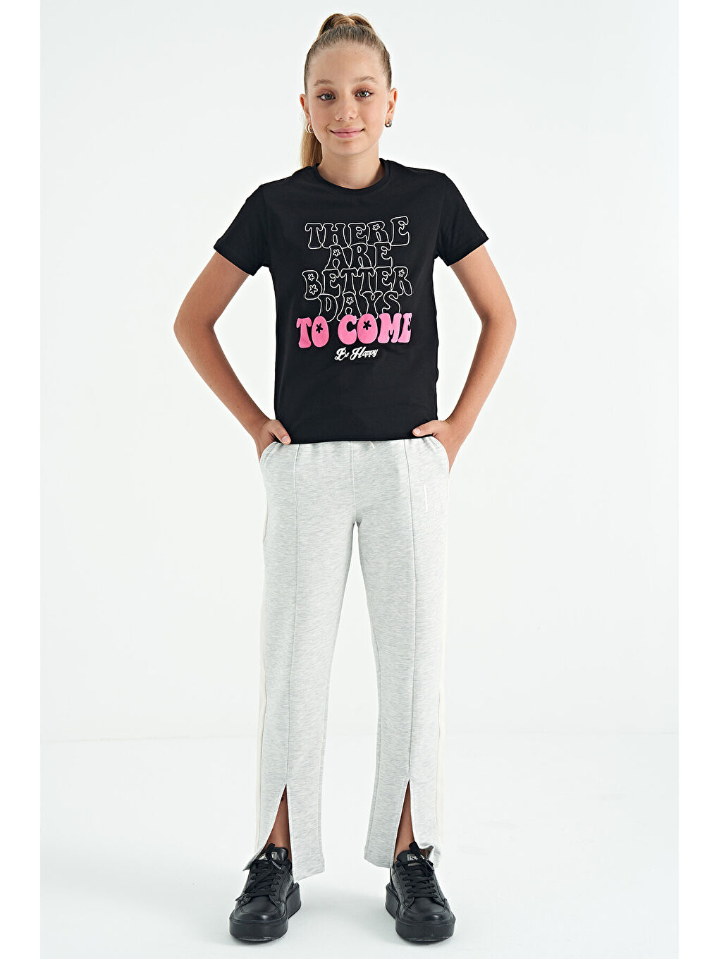 Siyah O Yaka Yazı Baskılı Rahat Form Kısa Kollu Cropped Kız Çocuk Tişört - 75118-9